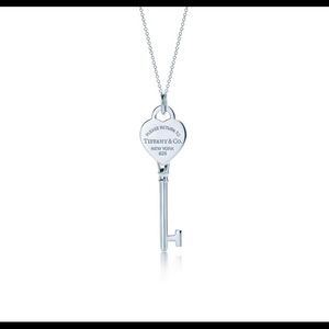 Tiffany’s key long necklace